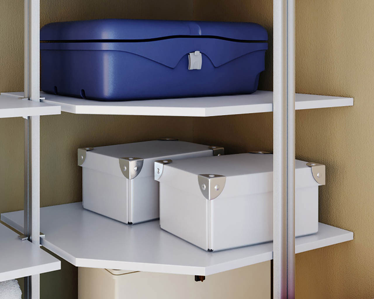 Nahaufnahme eines 19 mm Eckbodens aus Holz Soft für FRANK Schranksysteme mit Ablageboxen