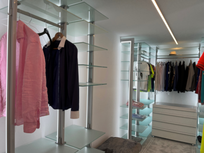 Kundenfoto Herren Ankleide PREMIUM mit Glasböden und Kleiderstangen | Kundenstimmen FRANK Schranksysteme