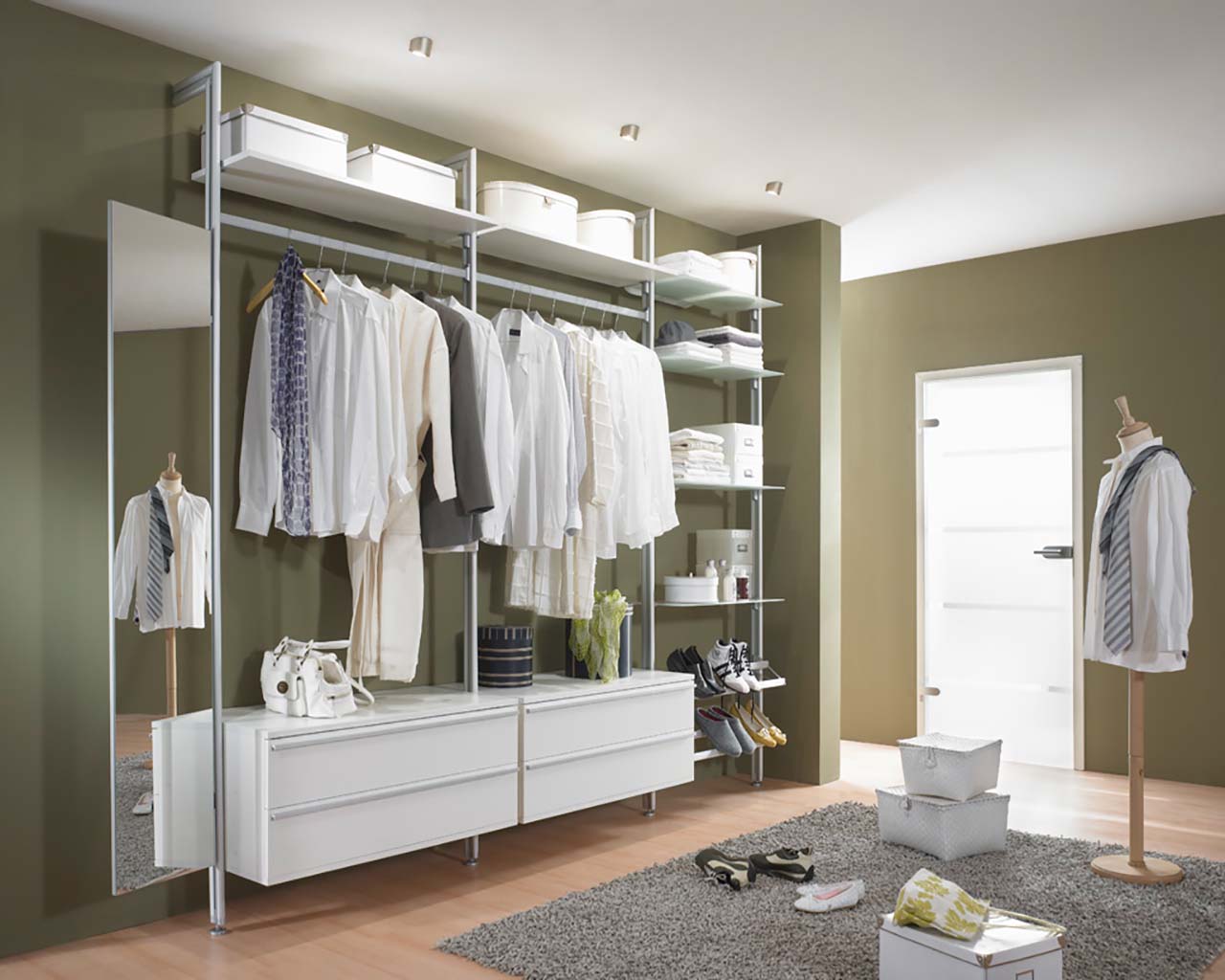 Begehbarer Kleiderschrank FORTIS+ mit Ganzkörperspiegel
