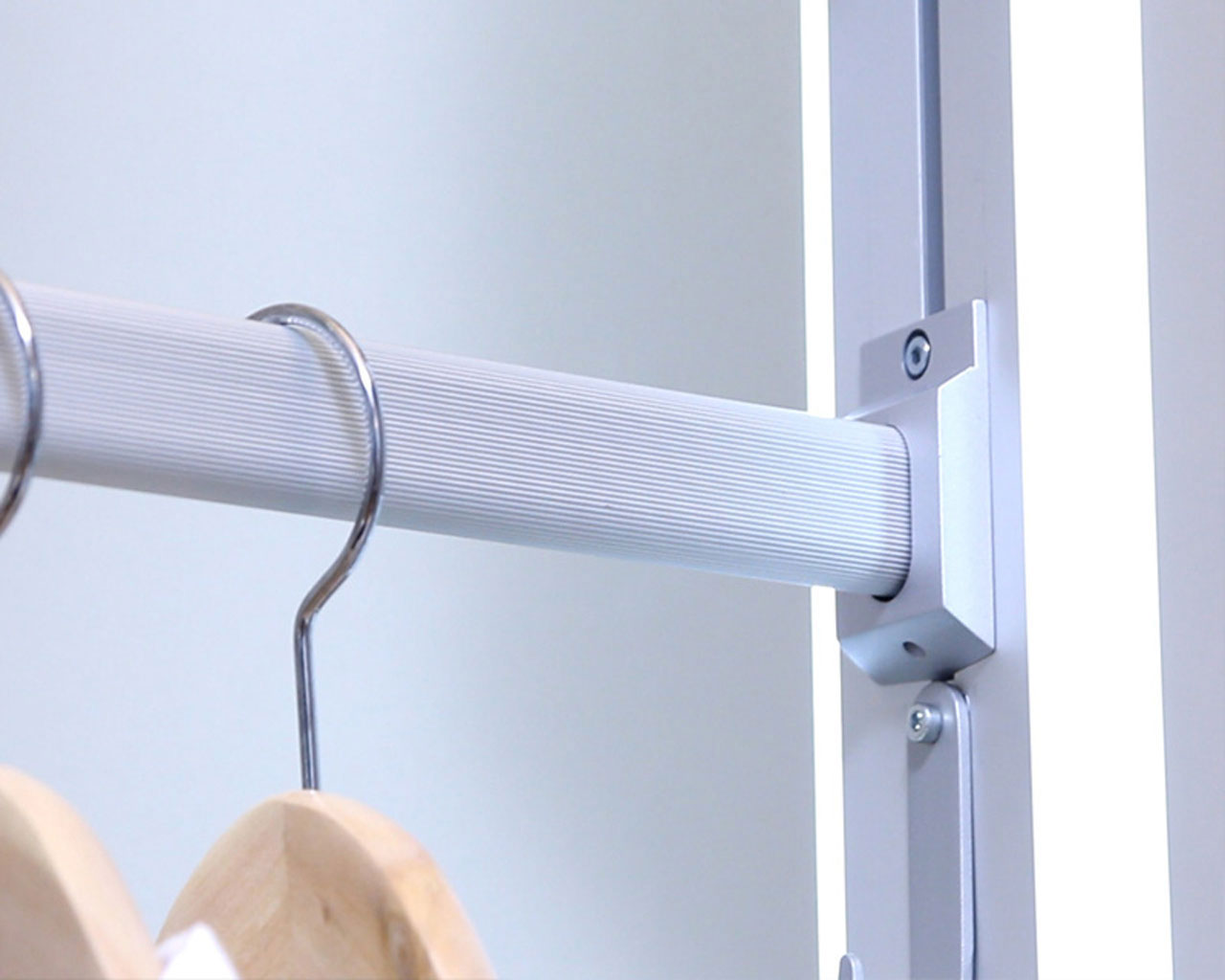 Kleiderstangenhalter für offene Schranksysteme | PREMIUM