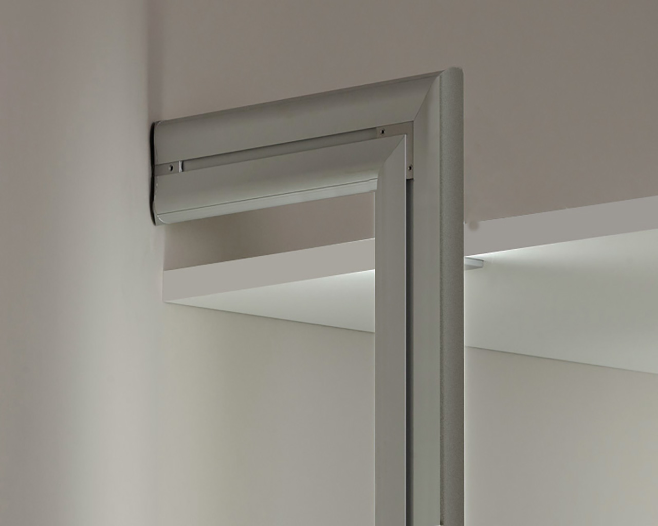 Boden-Wand-Profil SOFT von FRANK Schranksysteme zur stabilen Befestigung von Schranksystemen direkt an Wand