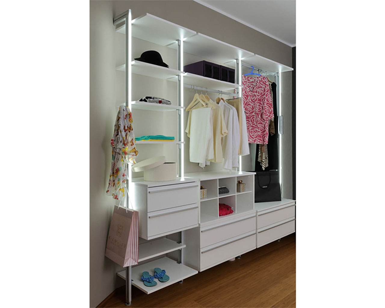 Begehbarer Kleiderschrank BALTRUM - optional mit LED