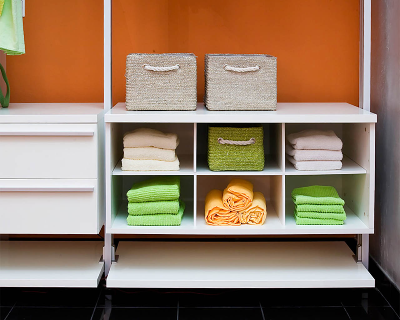 Schrankelement mit 4fach-Einteilung