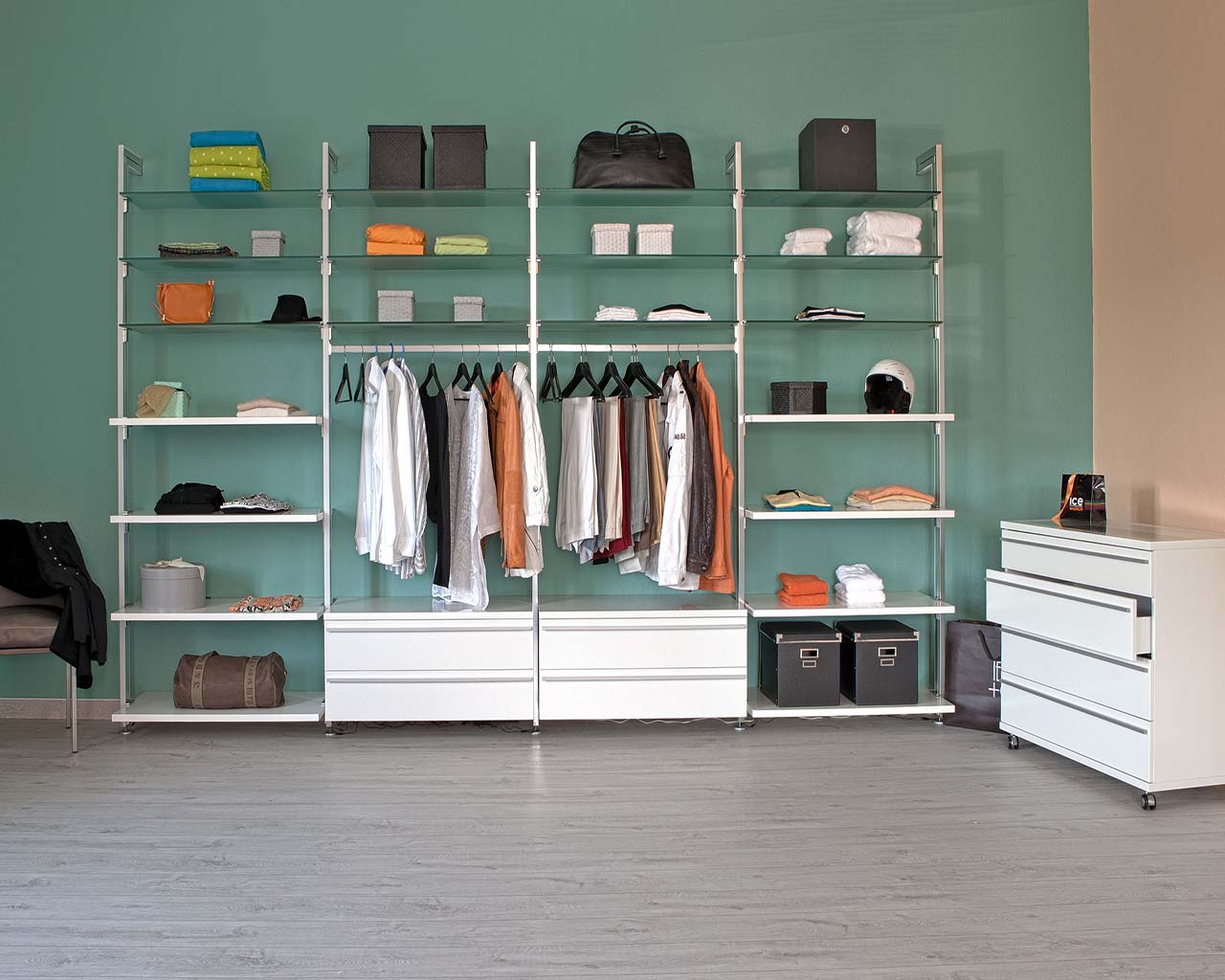 begehbarer_kleiderschrank-domino_v3_led3_frank_schranksysteme