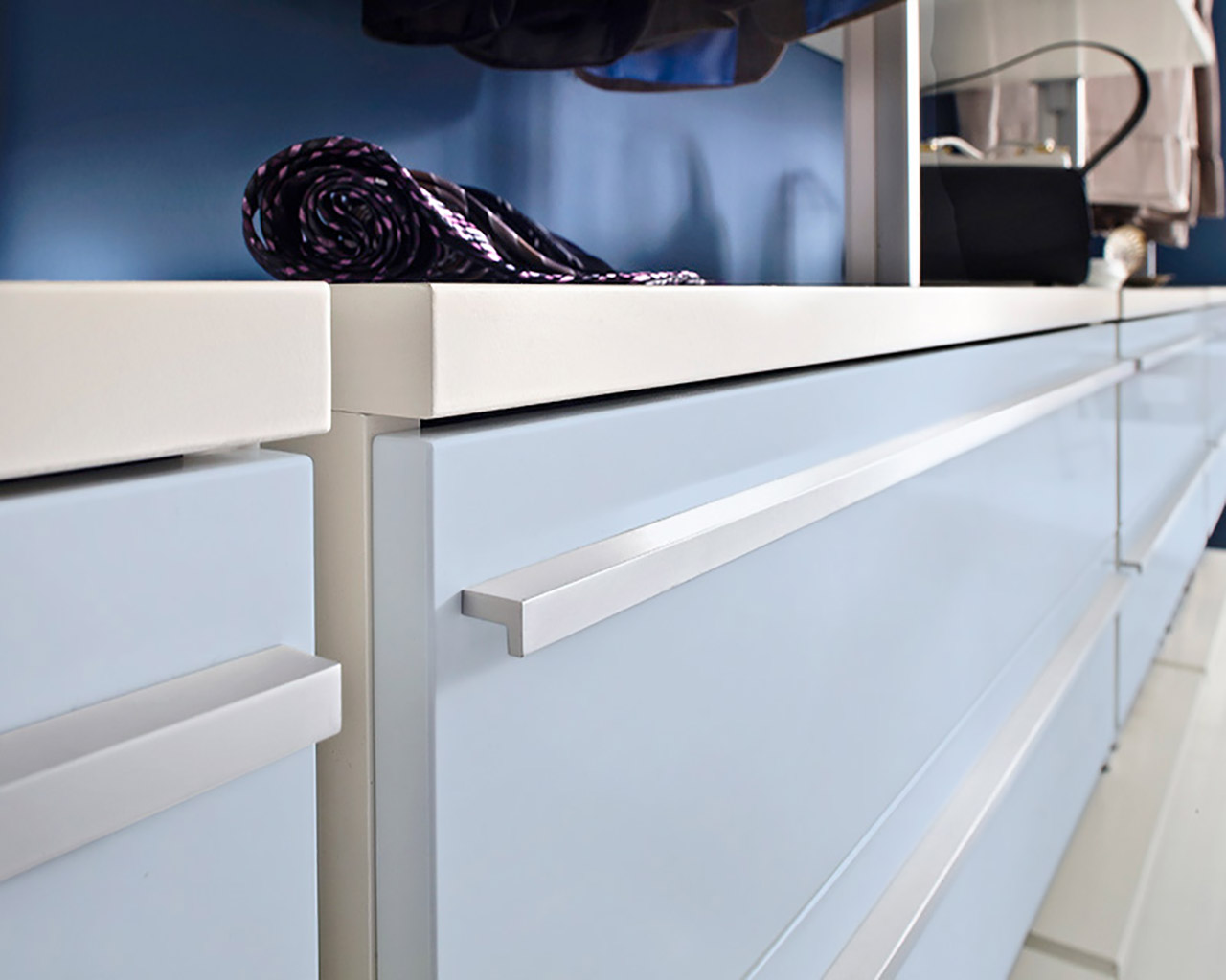 Schubkastenelement Weiß/Gletschereis-Blau