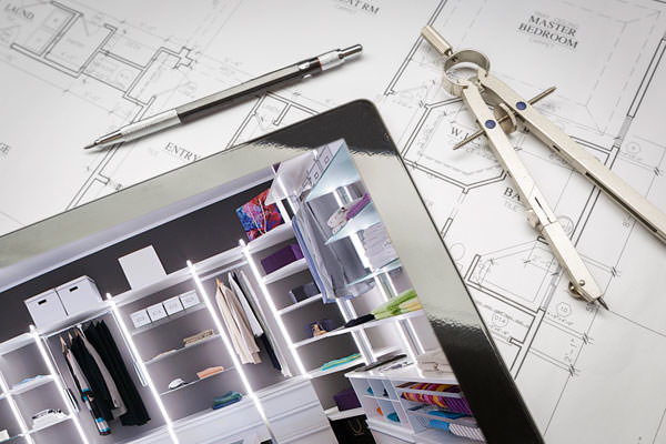 Unser Team unterstützt Sie gerne bei der Planung Ihres neuen Schranksystems.