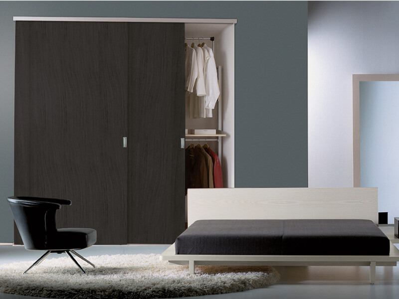 Schiebetür FLY Wood vor der Wand Dekor Noce Milano