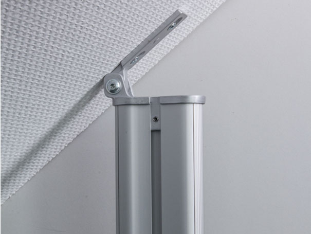 Detailansicht Alu Profil SOFT von FRANK Schranksysteme für Montage an Dachschrägen