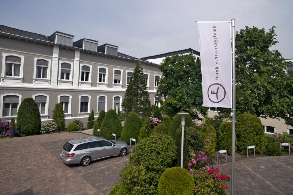 Besuchen Sie die Ausstellung von FRANK Schranksysteme in Bad Salzuflen unser Beratungsteam freut sich auf Sie, vorherige Terminvereinbarung gewünscht.