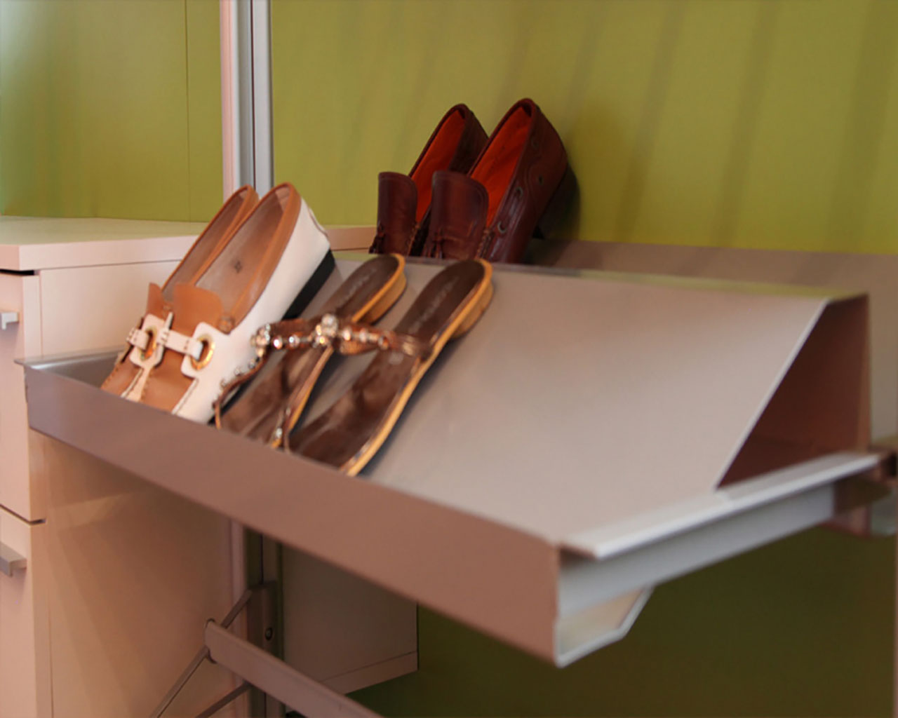 Geschlossene Schuhablage